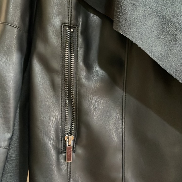 Good condition faux leather jacket - Picture 2 of 6